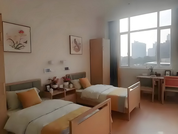 佟丽娅儿子正脸曝光，五官气质超像爸爸